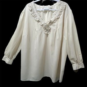Avenue Women's Romantic Ruffle Blouse Off-White Long Sleeves Flowy, Size 26 / 28
